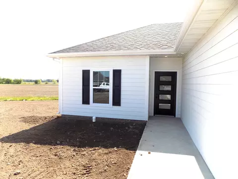 18 Carnival Ln, Centralia, MO 65240 photo 1
