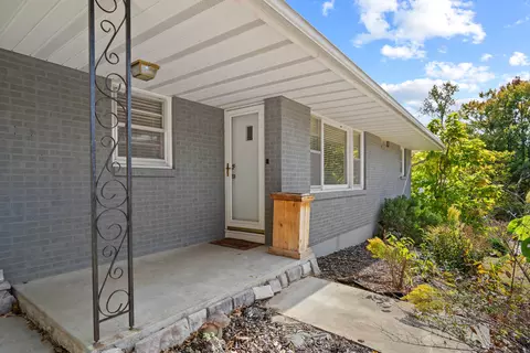 800 Maplewood Dr, Columbia, MO 65203