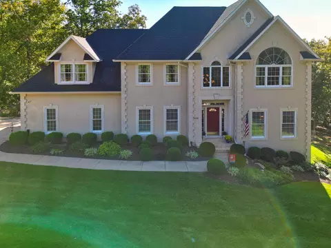 6008 Bentpath Dr, Columbia, MO 65203