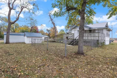401 Manor Dr, Eldon, MO 65026 photo 8