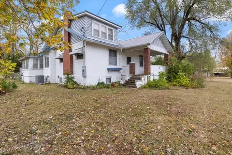 401 Manor Dr, Eldon, MO 65026 photo 9