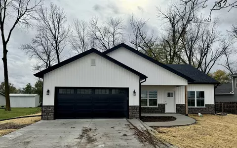 206 E Davis St, Sturgeon, MO 65284 photo 1