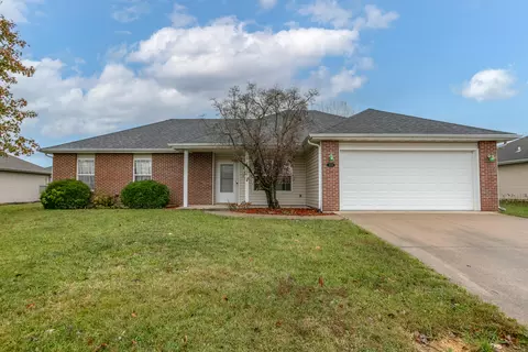 3800 Crocodile Dr, Columbia, MO 65202