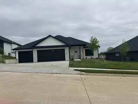 6031 Tamarack Dr, Columbia, MO 65203