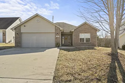 204 Amazon Dr, Columbia, MO 65202