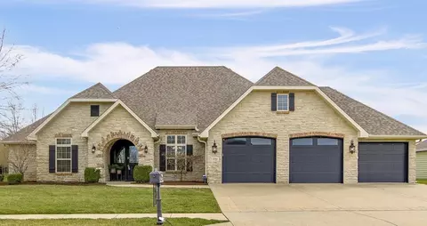 6504 Upper Bridle Bend Dr, Columbia, MO 65201