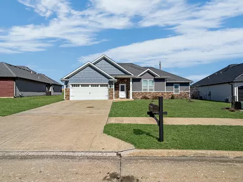 3801 Flatwater Dr, Columbia, MO 65202