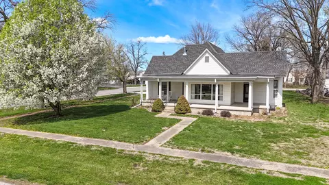 302 E 3rd St, Salisbury, MO 65281 photo 2