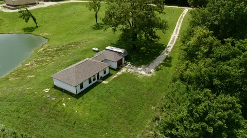 12490 Arrow Wood Dr, Tebbetts, MO 65080 photo 2