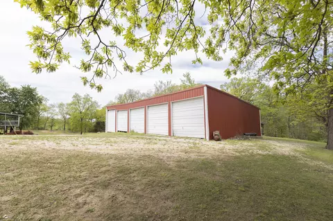 Exterior - 3179 County Rd, Moberly, MO 65270 photo 11 of 28
