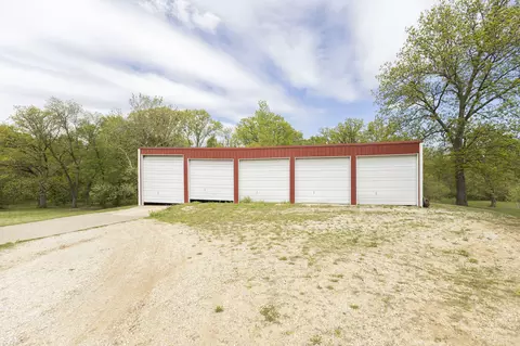 Exterior - 3179 County Rd, Moberly, MO 65270 photo 10 of 28
