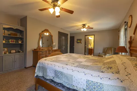 Bedroom - 3179 County Rd, Moberly, MO 65270 photo 3 of 15