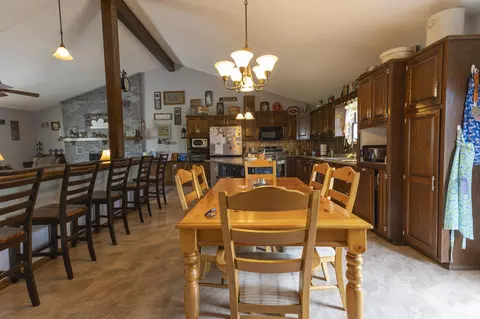 Dining - 3179 County Rd, Moberly, MO 65270 photo 2 of 3