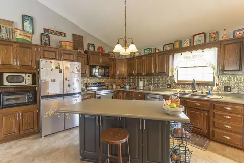 Kitchen - 3179 County Rd, Moberly, MO 65270 photo 3 of 3