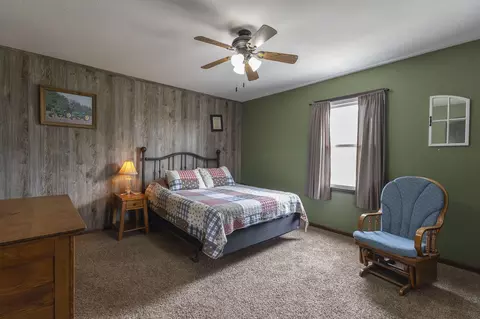 Bedroom - 3179 County Rd, Moberly, MO 65270 photo 8 of 15