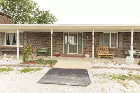 Exterior - 3179 County Rd, Moberly, MO 65270 photo 4 of 28