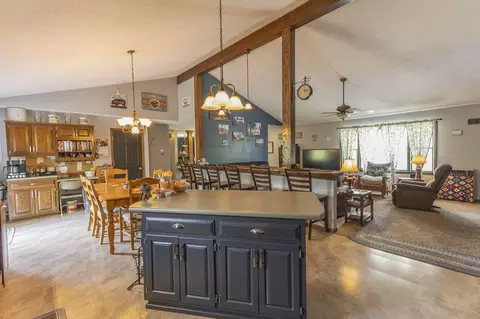 Entry Way - 3179 County Rd, Moberly, MO 65270 photo 3 of 6