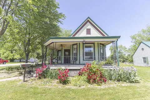 502 E 4th St, Salisbury, MO 65281 photo 2
