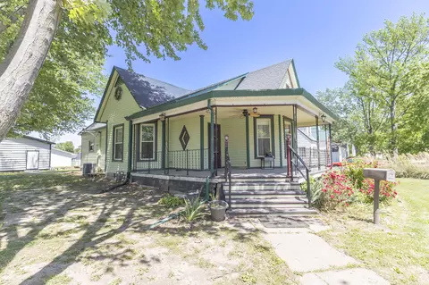 502 E 4th St, Salisbury, MO 65281 photo 1