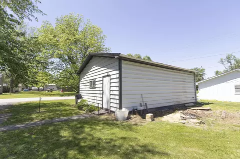 502 E 4th St, Salisbury, MO 65281 photo 8