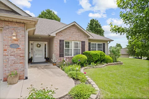 305 Jackal Dr, Columbia, MO 65202