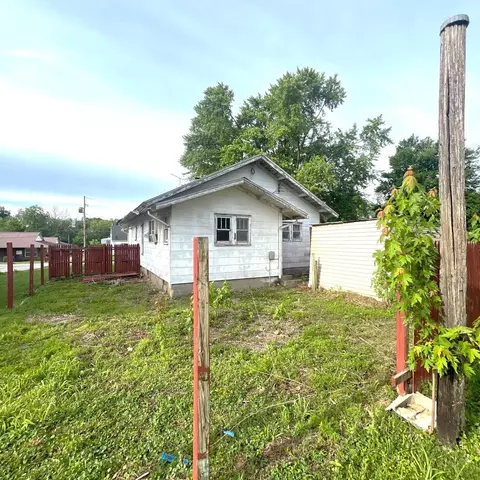 402 E 4th St, Salisbury, MO 65281 photo 3