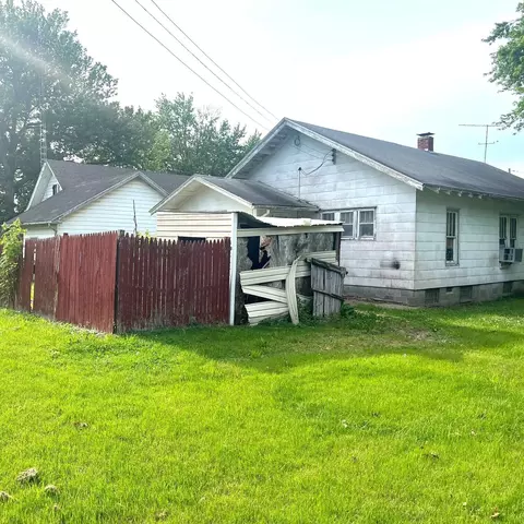 402 E 4th St, Salisbury, MO 65281 photo 4