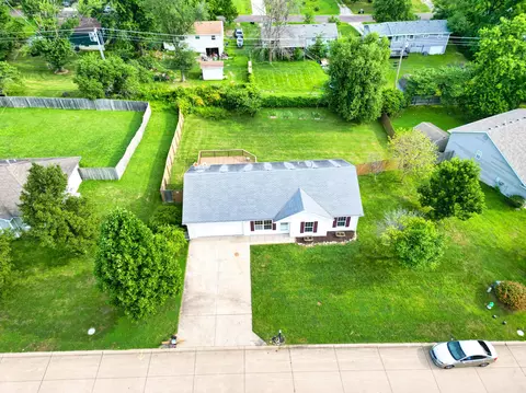 215 E Tully Ct, Columbia, MO 65202 photo 2