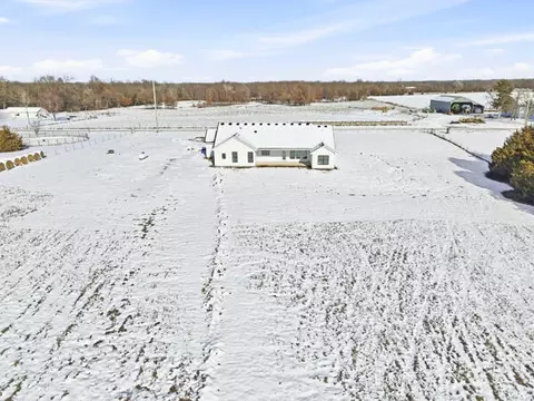 10750 E Roberts Ln, Centralia, MO 65240 photo 9