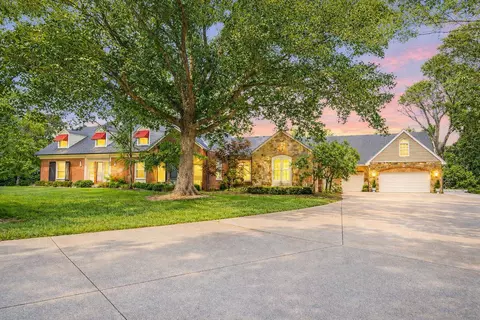 4 Fair Oaks Rd, Moberly, MO 65270