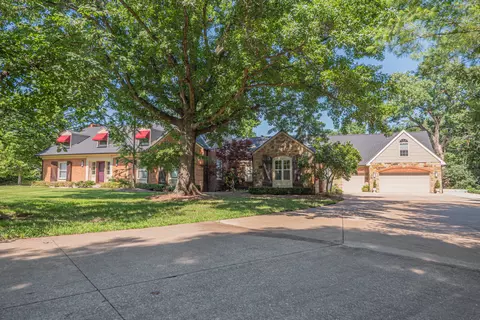 4 Fair Oaks Rd, Moberly, MO 65270