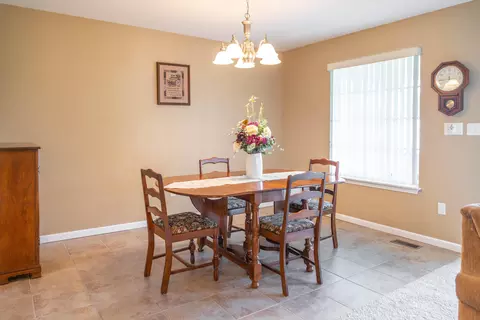 904 E Keg St, Marshall, MO 65340 photo 8