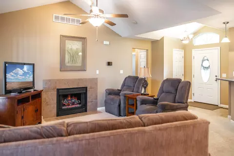 904 E Keg St, Marshall, MO 65340 photo 7