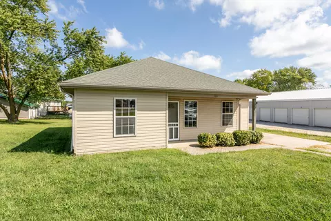 101 Carey St, Prairie Home, MO 65068