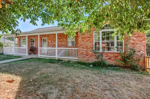 1907 Rolling Hills Dr, Jefferson City, MO 65109