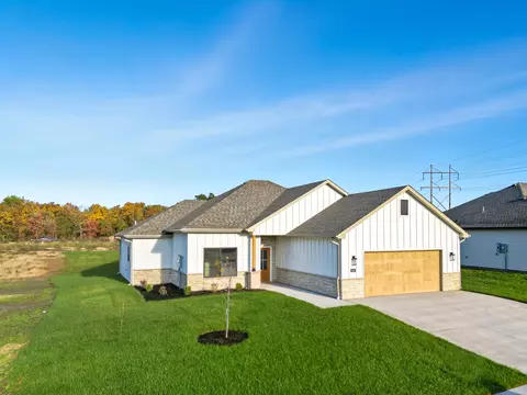 4401 Stone Mountain Pkwy, Columbia, MO 65201