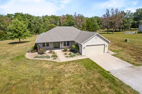 9575 E Shelly Ln, Centralia, MO 65240