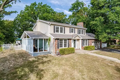413 Woodridge Dr, Columbia, MO 65201