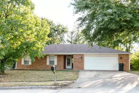 1802 N Charleston Cir, Columbia, MO 65202