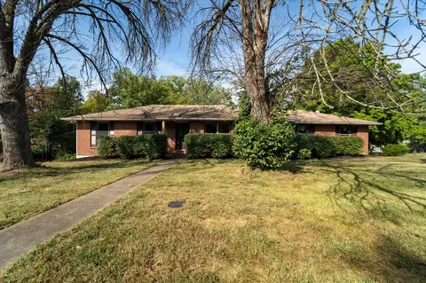 711 Woodridge Dr, Columbia, MO 65201