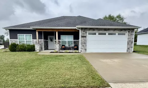 14329 Monarch Dr, Hallsville, MO 65255