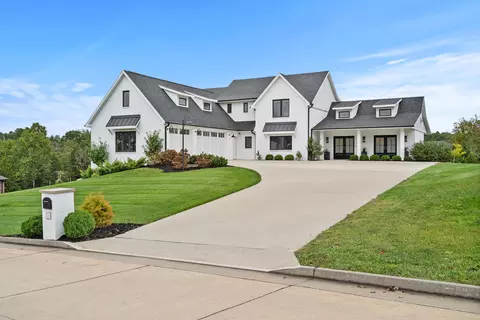 720 Biltmore Dr, Jefferson City, MO 65109