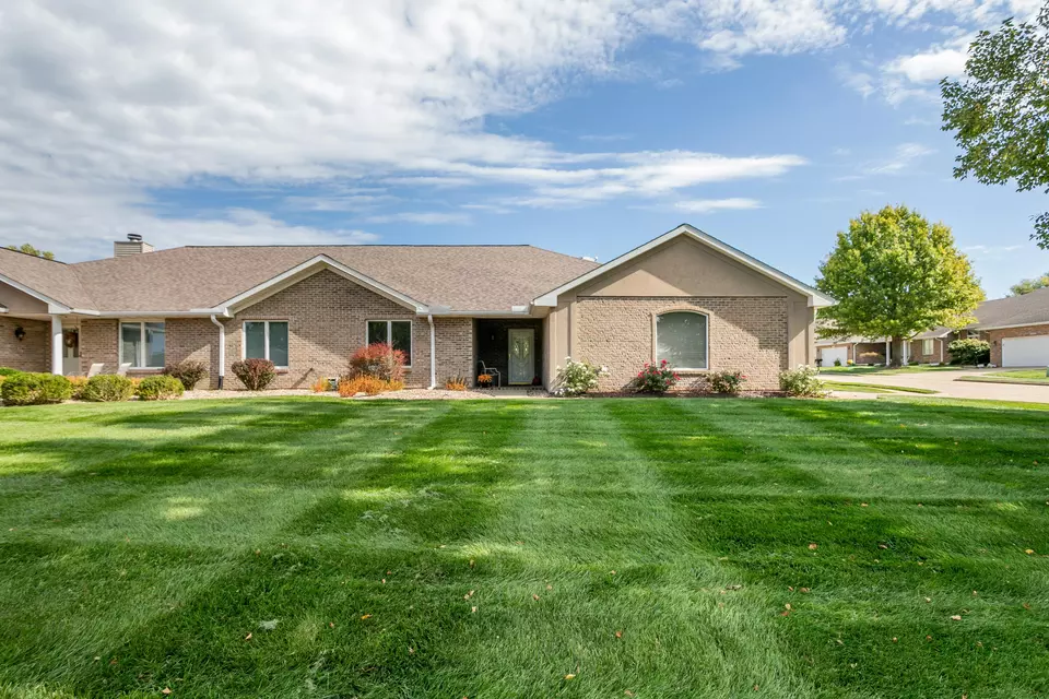 Exterior - 3711 Shadow Glen Ct, Columbia, MO 65203 photo 2 of 9
