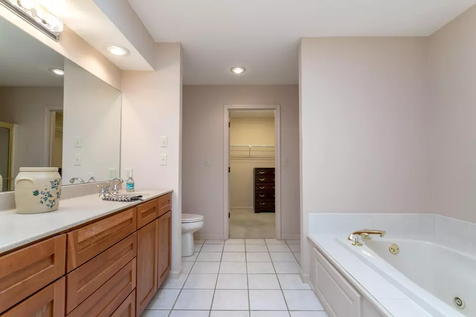 Bath - 3711 Shadow Glen Ct, Columbia, MO 65203 photo 1 of 3