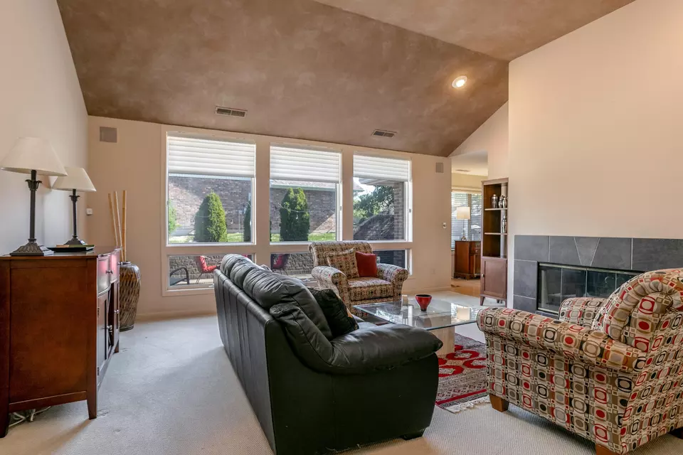 Living - 3711 Shadow Glen Ct, Columbia, MO 65203 photo 2 of 5