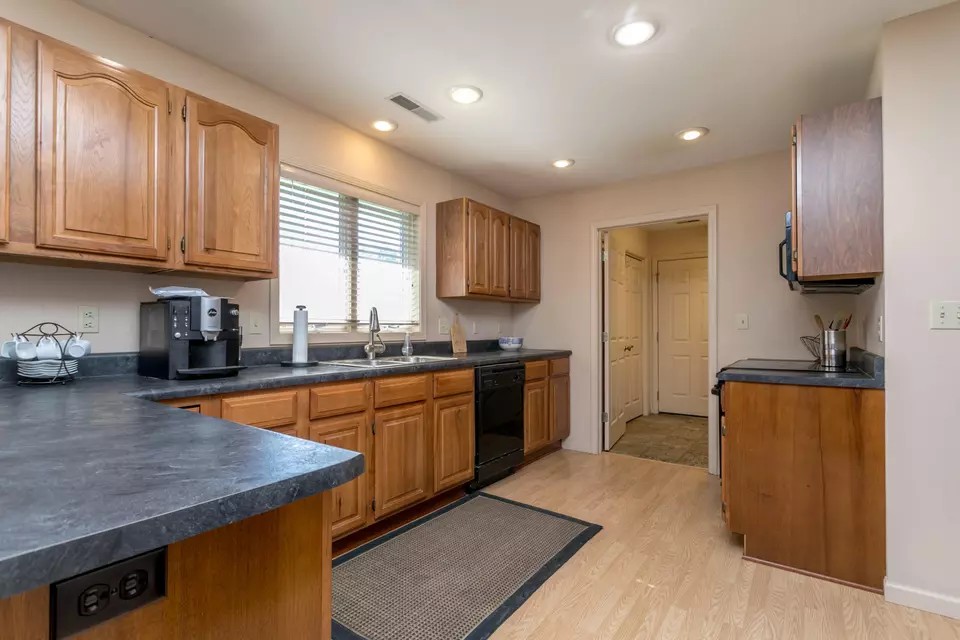 Kitchen - 3711 Shadow Glen Ct, Columbia, MO 65203 photo 2 of 3