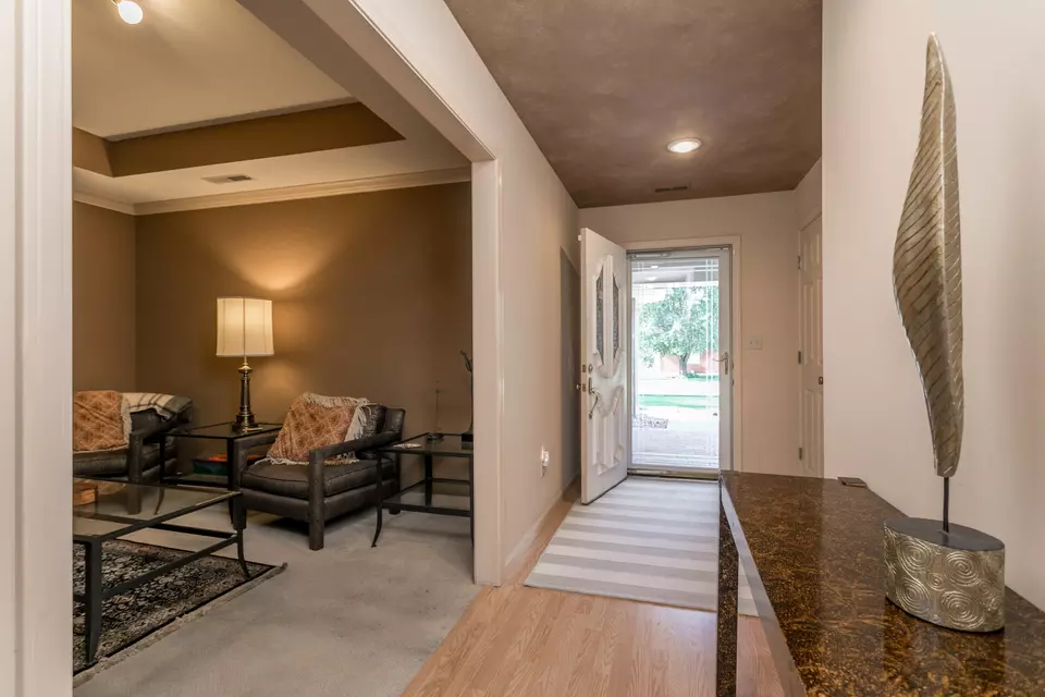 Entry Way - 3711 Shadow Glen Ct, Columbia, MO 65203 photo 2 of 2