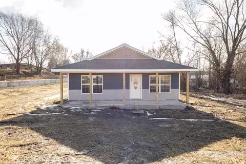106 W Library St, Huntsville, MO 65259
