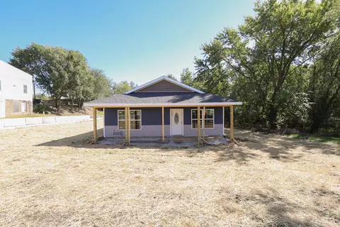 106 W Library St, Huntsville, MO 65259