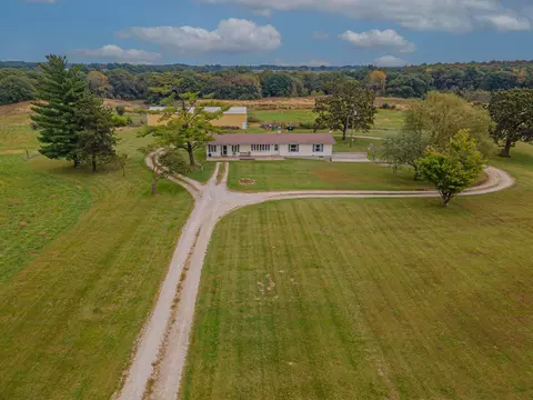 1762 County Road 2715, Moberly, MO 65270